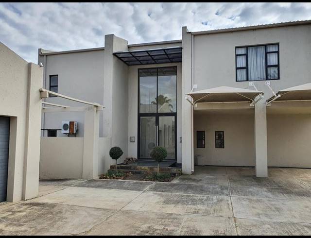 6 BEDROOM HOUSE FOR SALE IN LANSERIA